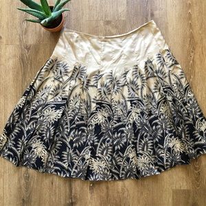 JONES NY CREAM & BLACK PLEATED SATIN MIDI SKIRT